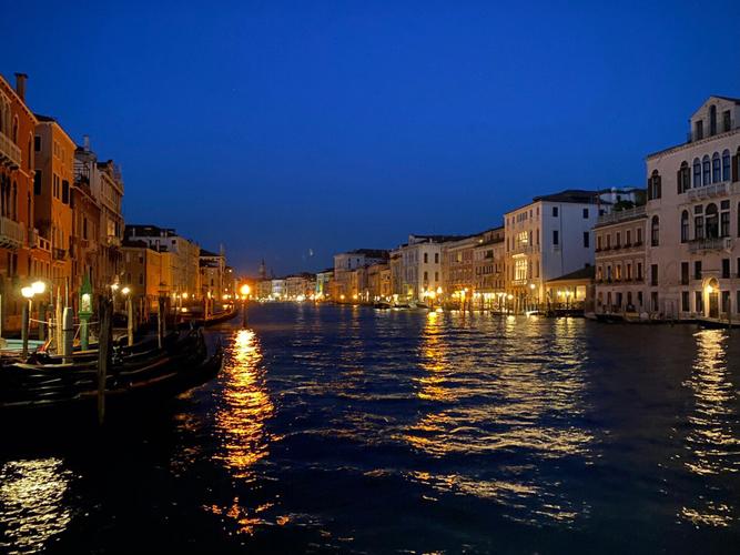威尼斯和威尼斯之夜（威尼斯和威尼斯之夜的区别）