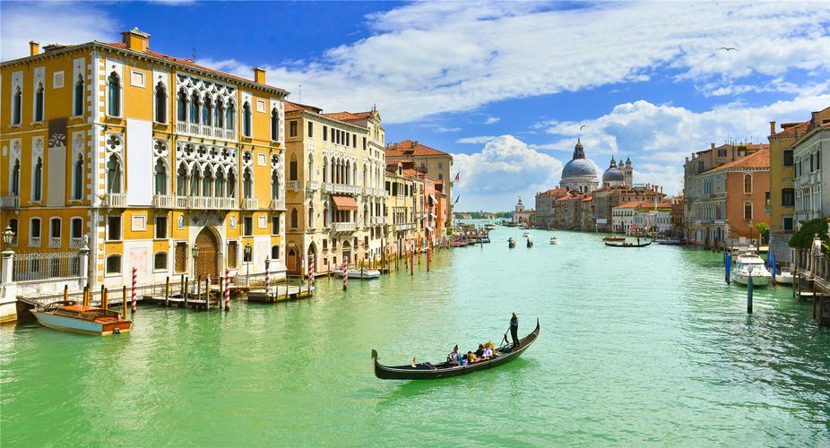 威尼斯为什么在水面上游泳（威尼斯为什么会下沉）