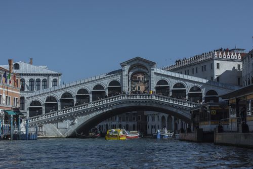 如何描写威尼斯的运河和桥（描写威尼斯的景色）